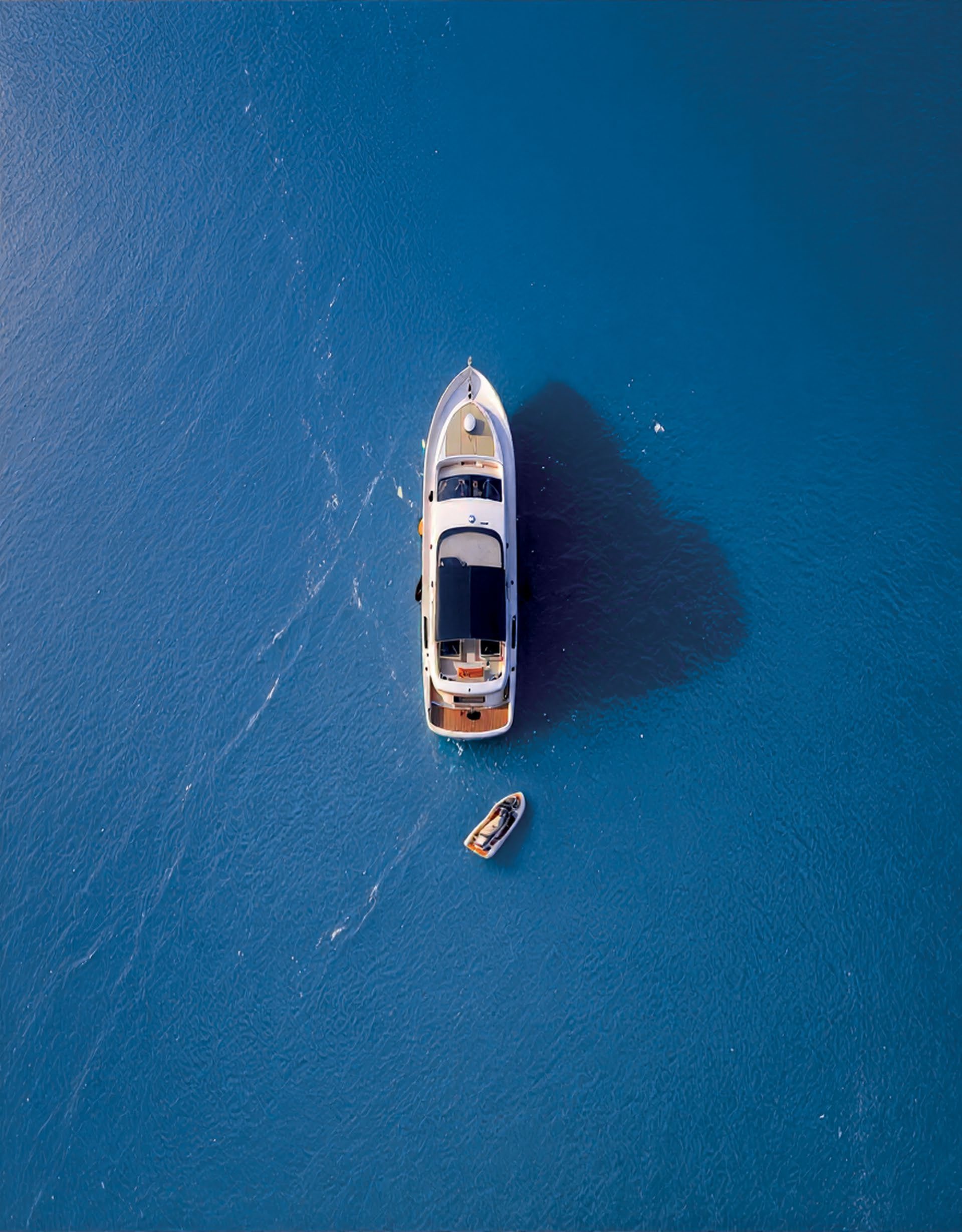 Yate en la costa de Marbella